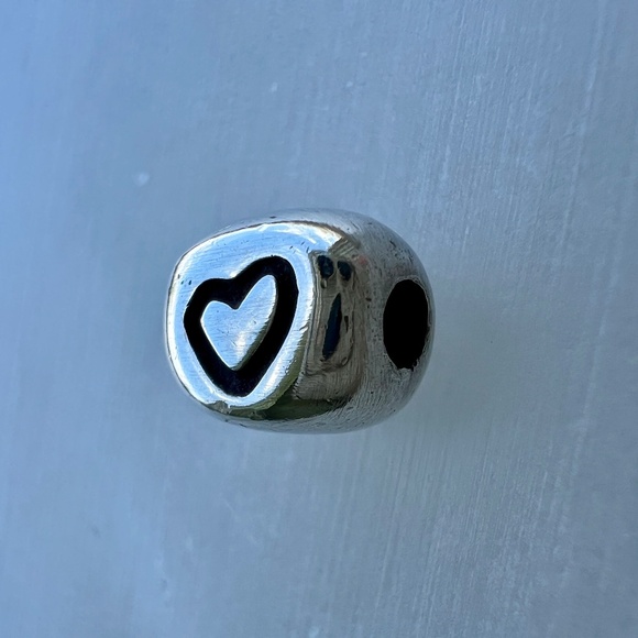 Vintage Me & Ro Silver Heart Bead - Picture 4 of 4